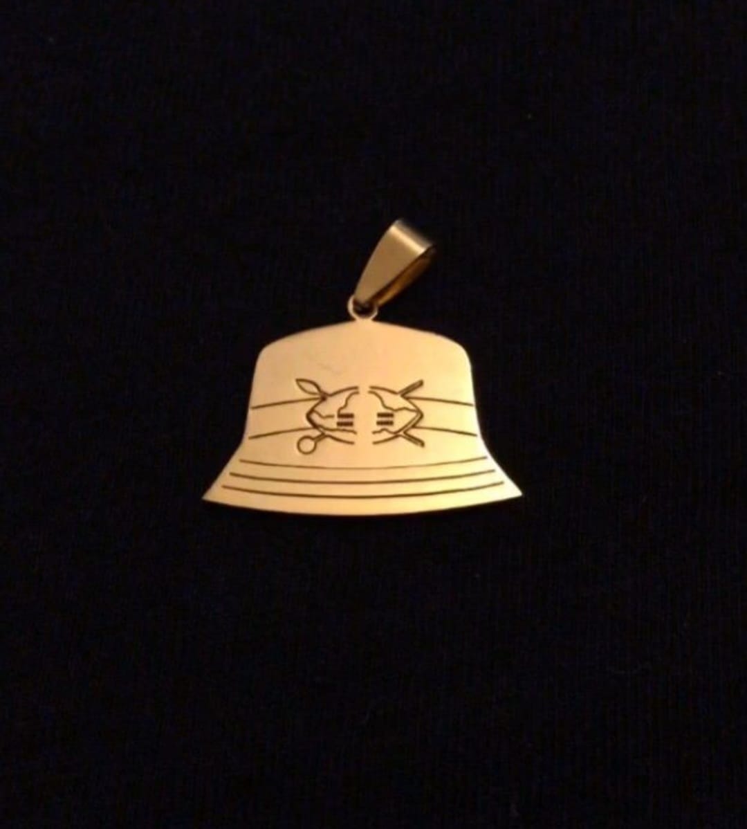 BUCKET HAT GOLD PENDANT